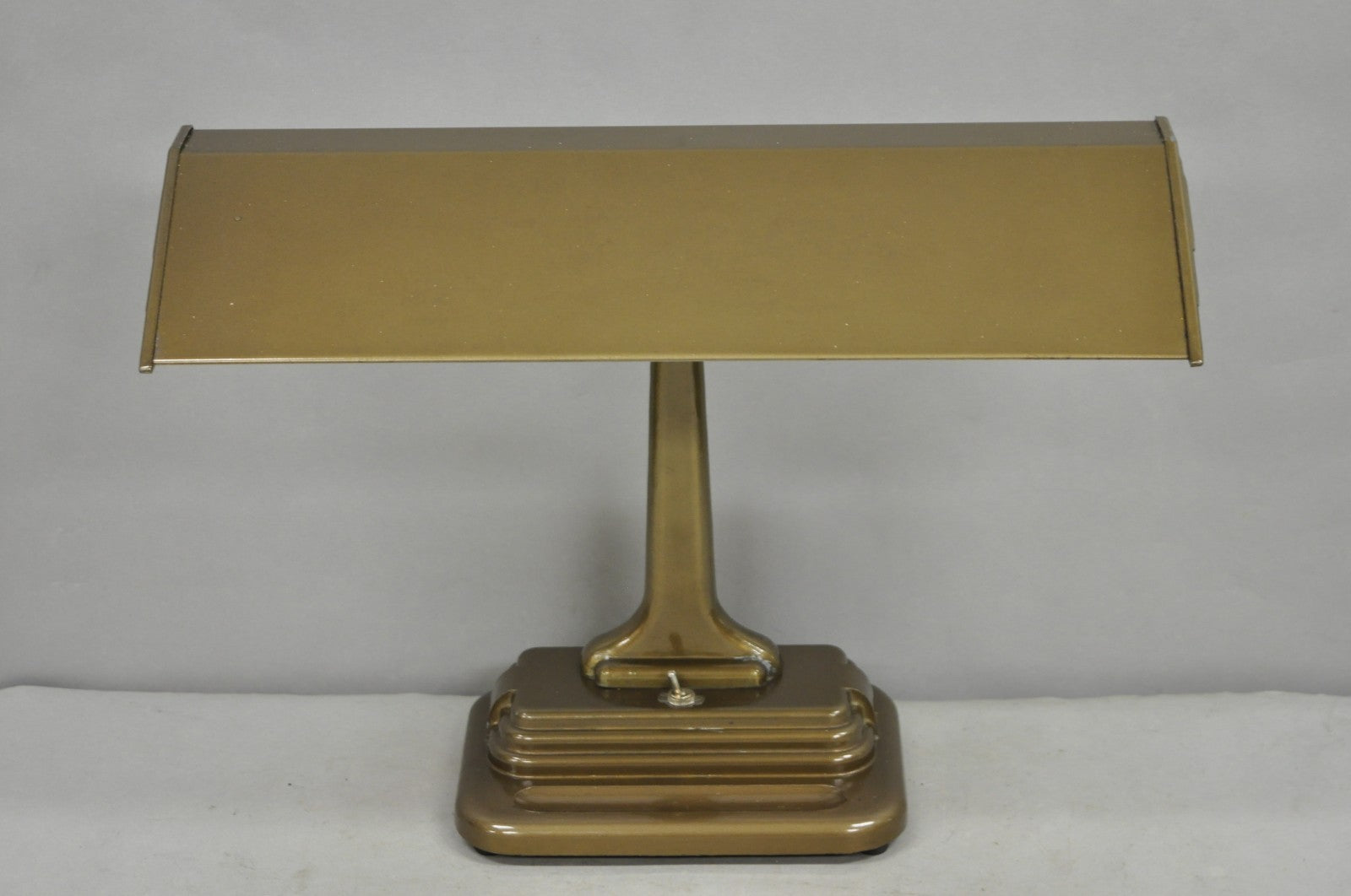 Vintage Mid Century Modern Art Deco Metal Bronze Finish Bankers Table Desk Lamp