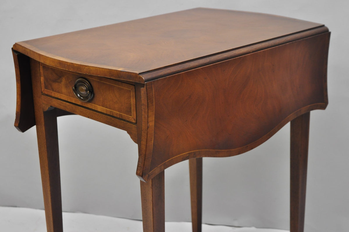 Vintage Baker Hepplewhite Style Mahogany Pembroke Dropleaf Lamp Side Table