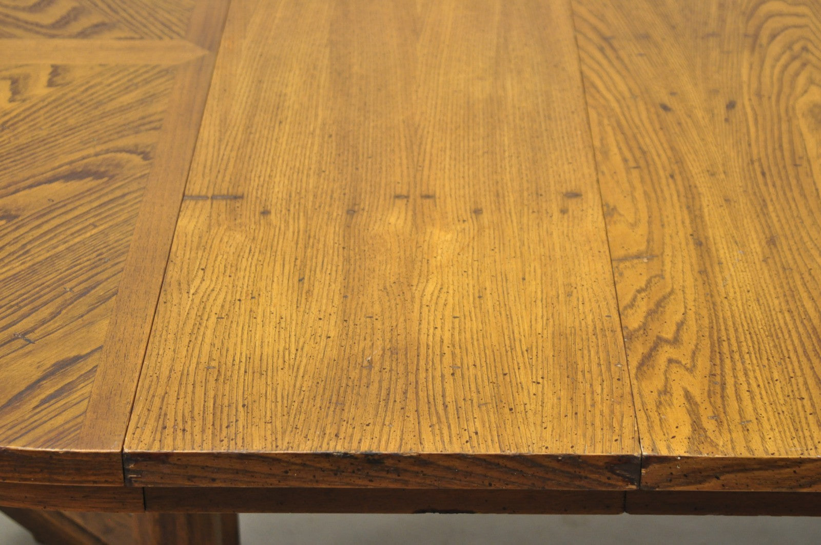 Vintage Mid Century Modern Oak Sunburst Round Extension Pedestal Dining Table