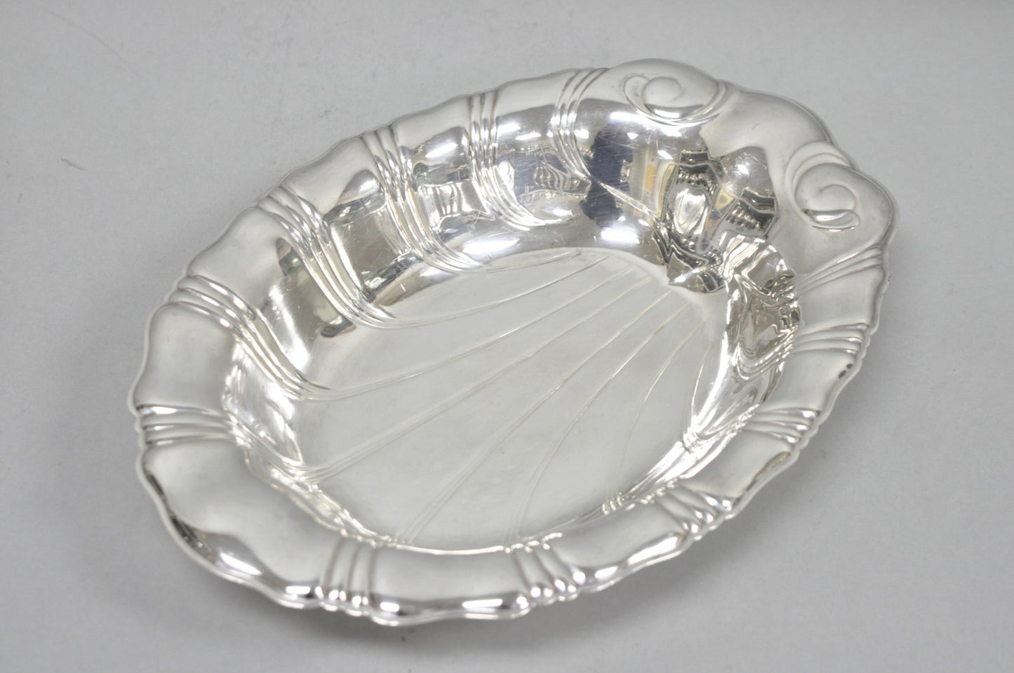 Vintage Rogers Bros "Neptune" 9312 Silver Plated Clam Shell Candy Dish Bowl