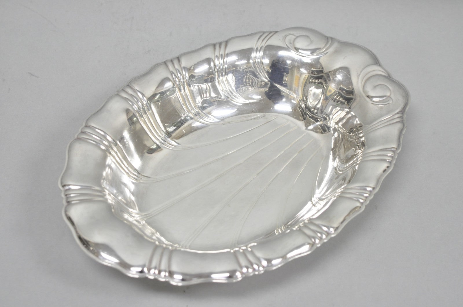 Vintage Rogers Bros "Neptune" 9312 Silver Plated Clam Shell Candy Dish Bowl