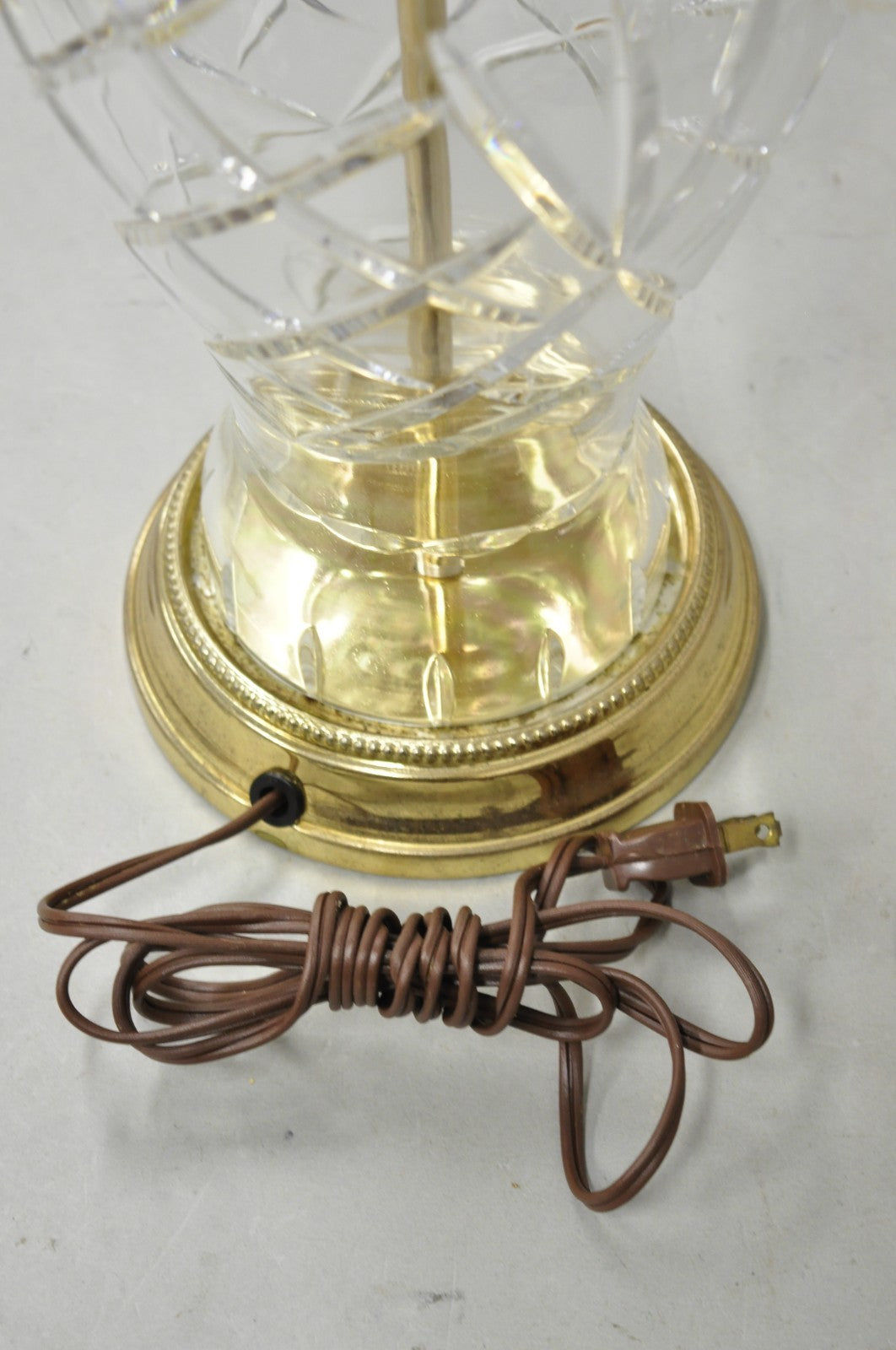 Vintage Chinoiserie Cut Crystal Glass Ginger Jar Brass Oriental Table Lamp