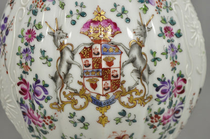 English Victorian Armorial Porcelain Hand Painted Chinese Export Table Lamp