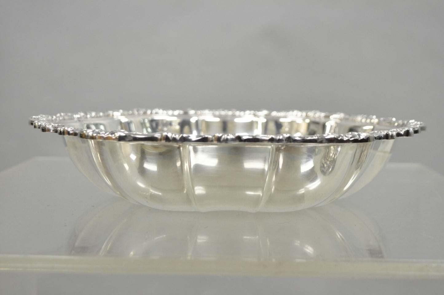 Vintage International Silver Co "Countess" Silver Plated Scalloped Dish Bowl