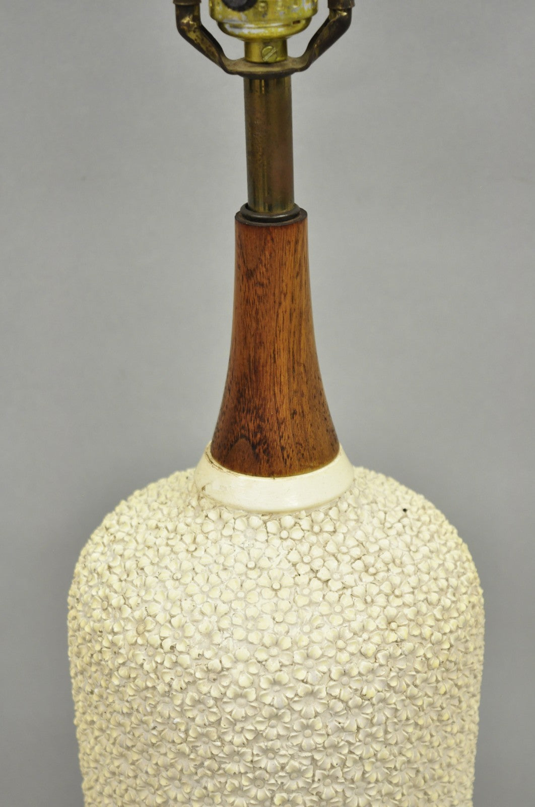Vintage Mid Century Danish Modern FAIP Plaster Ceramic Daisy Flower Table Lamp