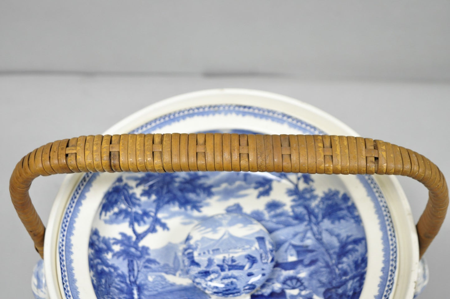 Wedgwood Landscape Etruria Pattern Blue White Porcelain Covered Slop Pot Commode