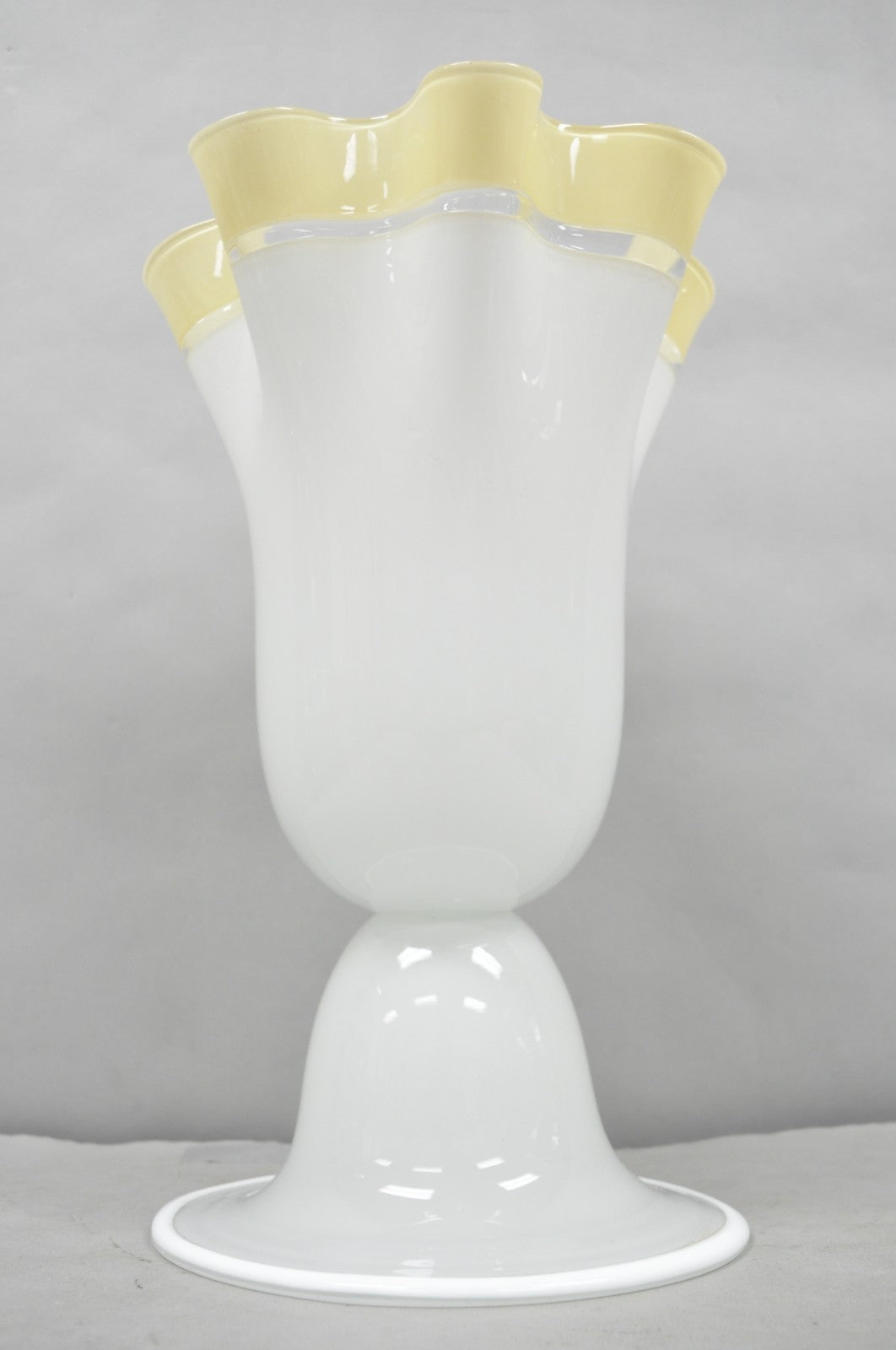 Vintage Italian Murano Mid Century Modern White Glass Handkerchief Table Lamp