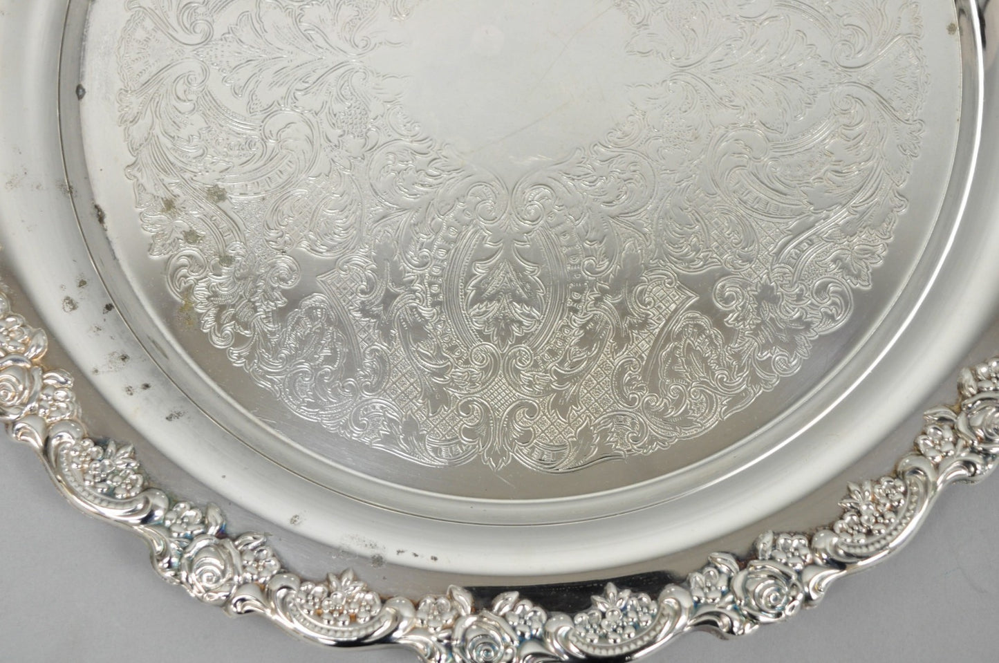Vintage Oneida Silver Plated Round Twin Handle Serving Platter Bar Tray