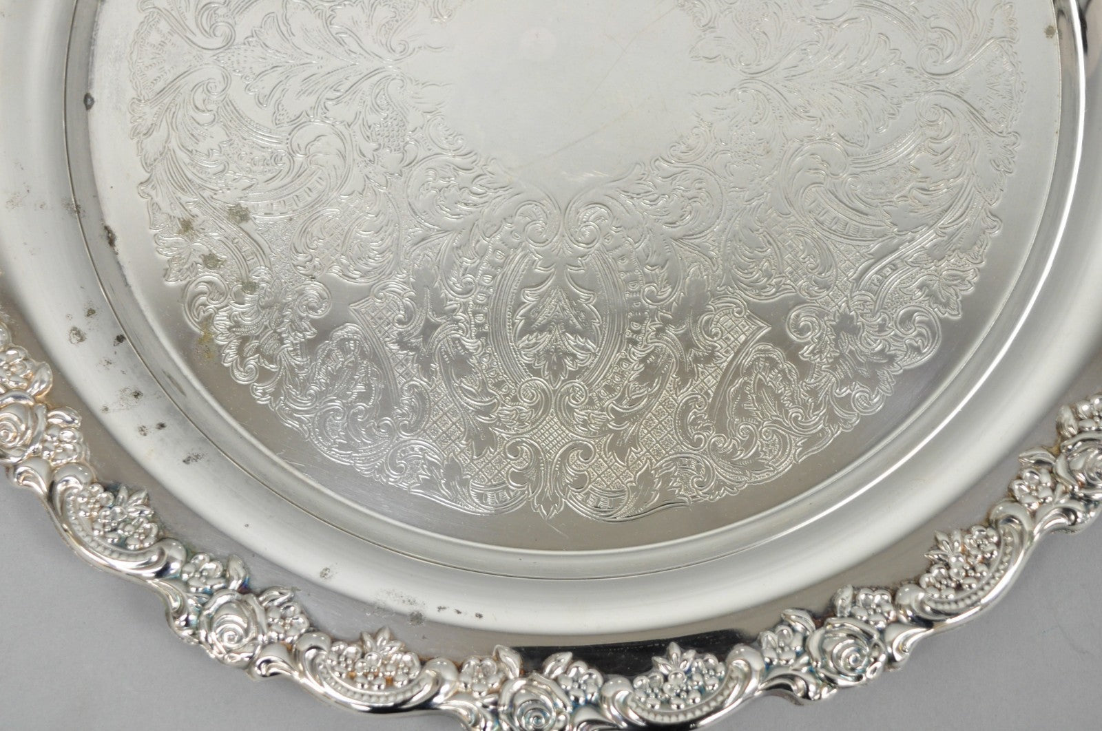 Vintage Oneida Silver Plated Round Twin Handle Serving Platter Bar Tray