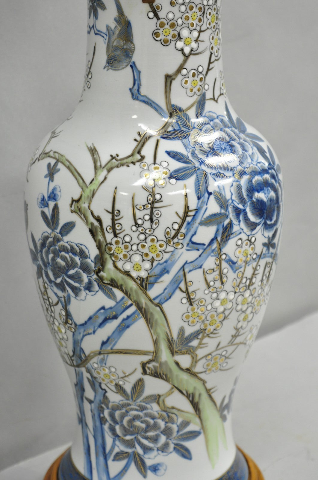 Vintage Chinoiserie Chinese Blue Flower Porcelain Jardiniere Vase Table Lamp