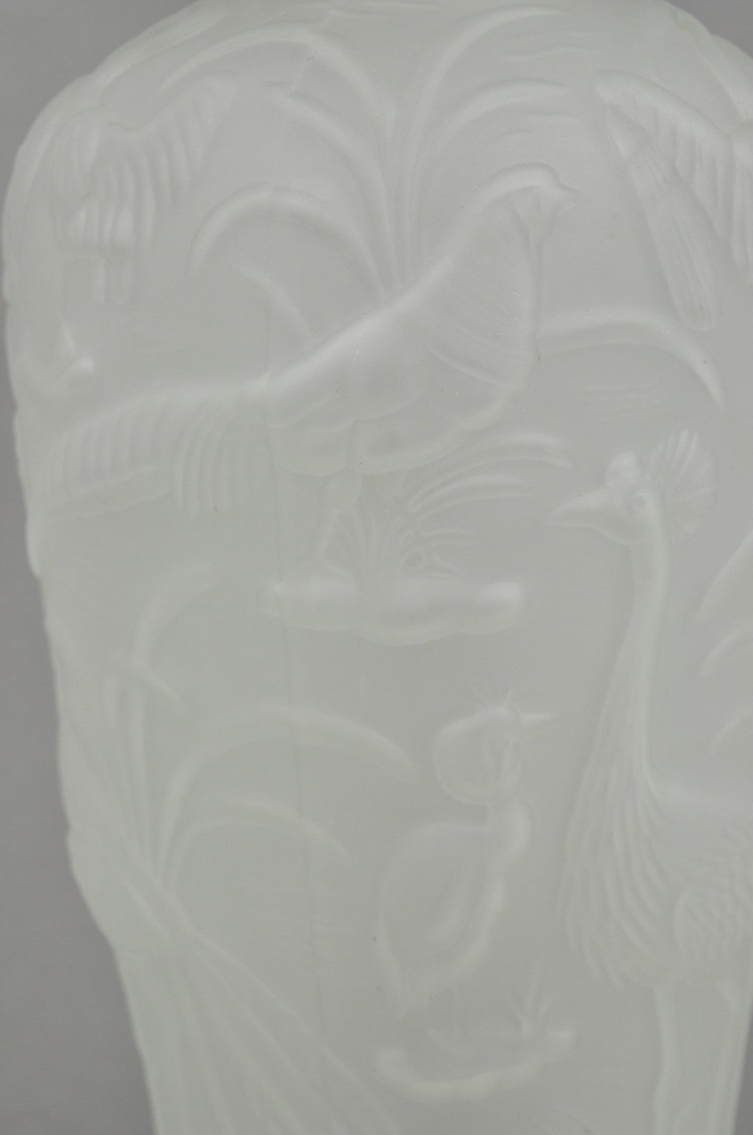Vintage Chinoiserie Raised Satin Glass Tropical Birds Art Nouveau Table Lamp