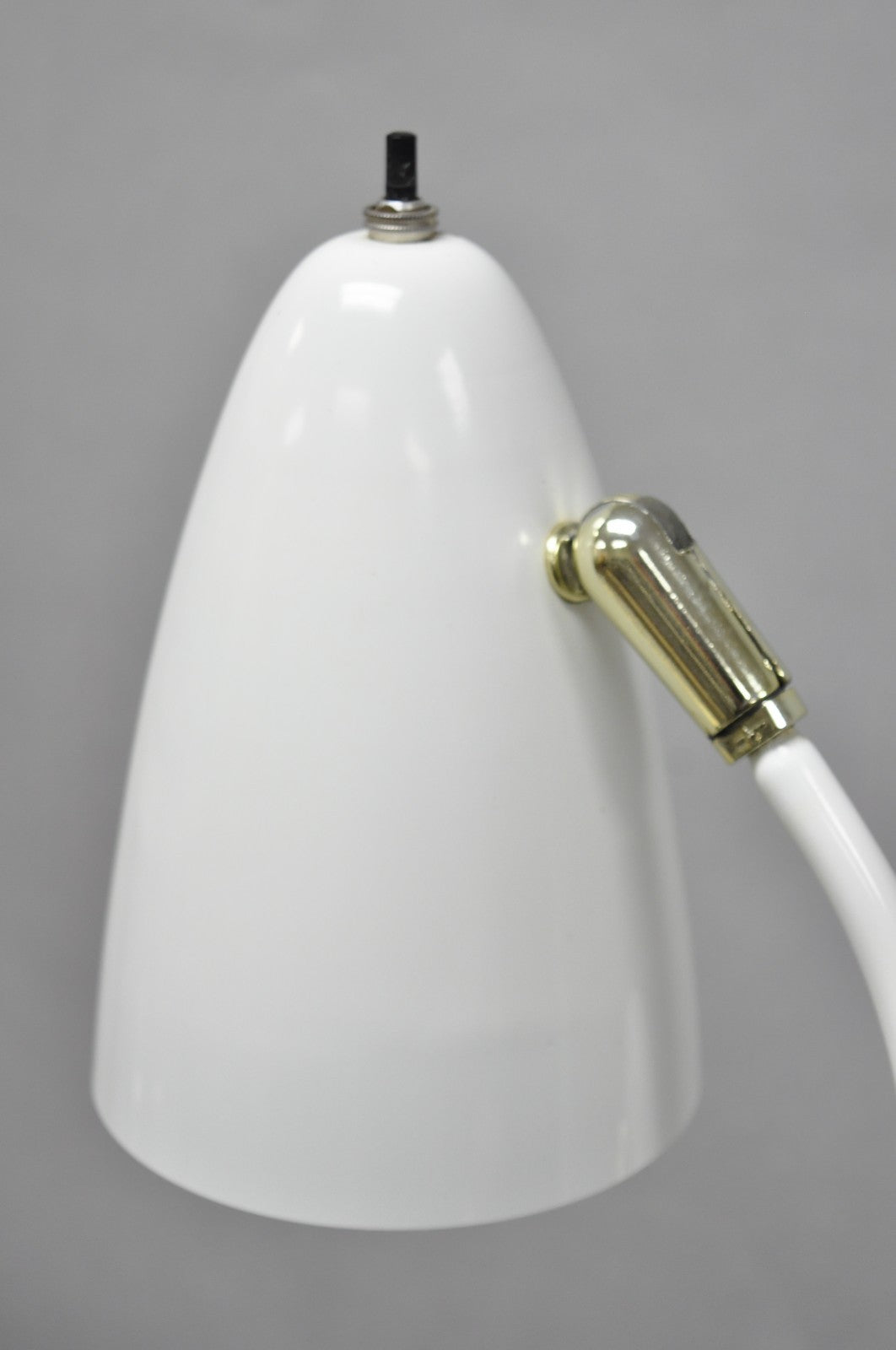 Gerald Thurston for Lightolier Mid Century Modern White Metal Pole Floor Lamp