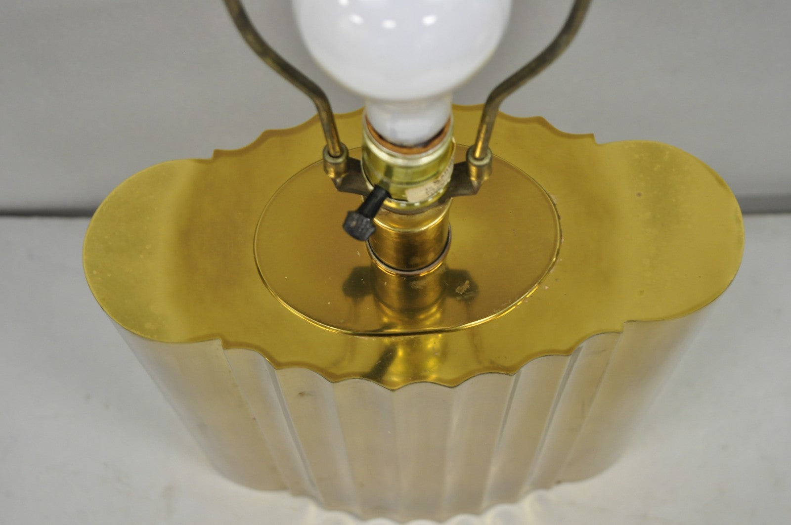 Vintage Paul Hanson MCM Hollywood Regency Burnished Brass Fluted Table Lamp