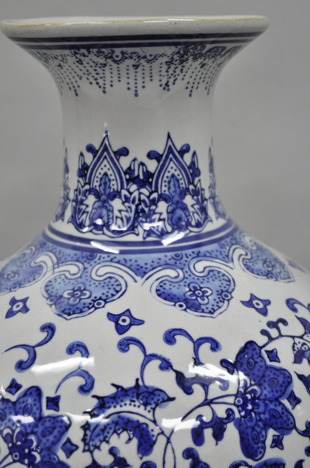 Decorator Chinoiserie Chinese Blue & Gray Porcelain 12" Bulbous Flower Vase