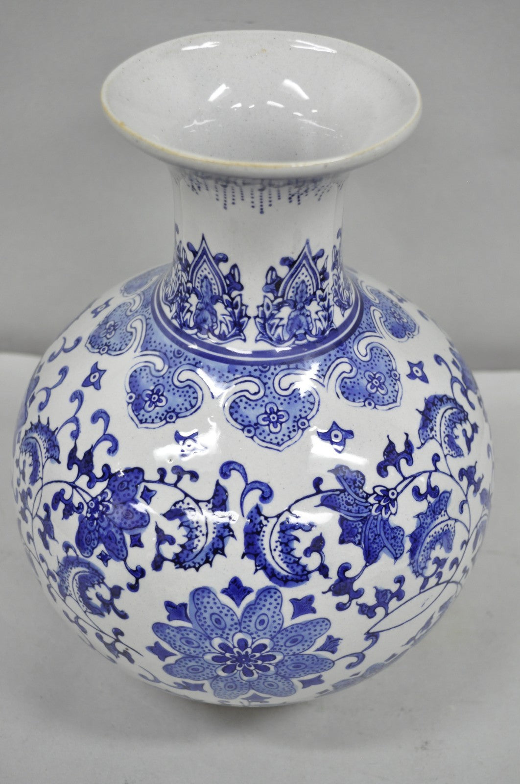 Decorator Chinoiserie Chinese Blue & Gray Porcelain 12" Bulbous Flower Vase