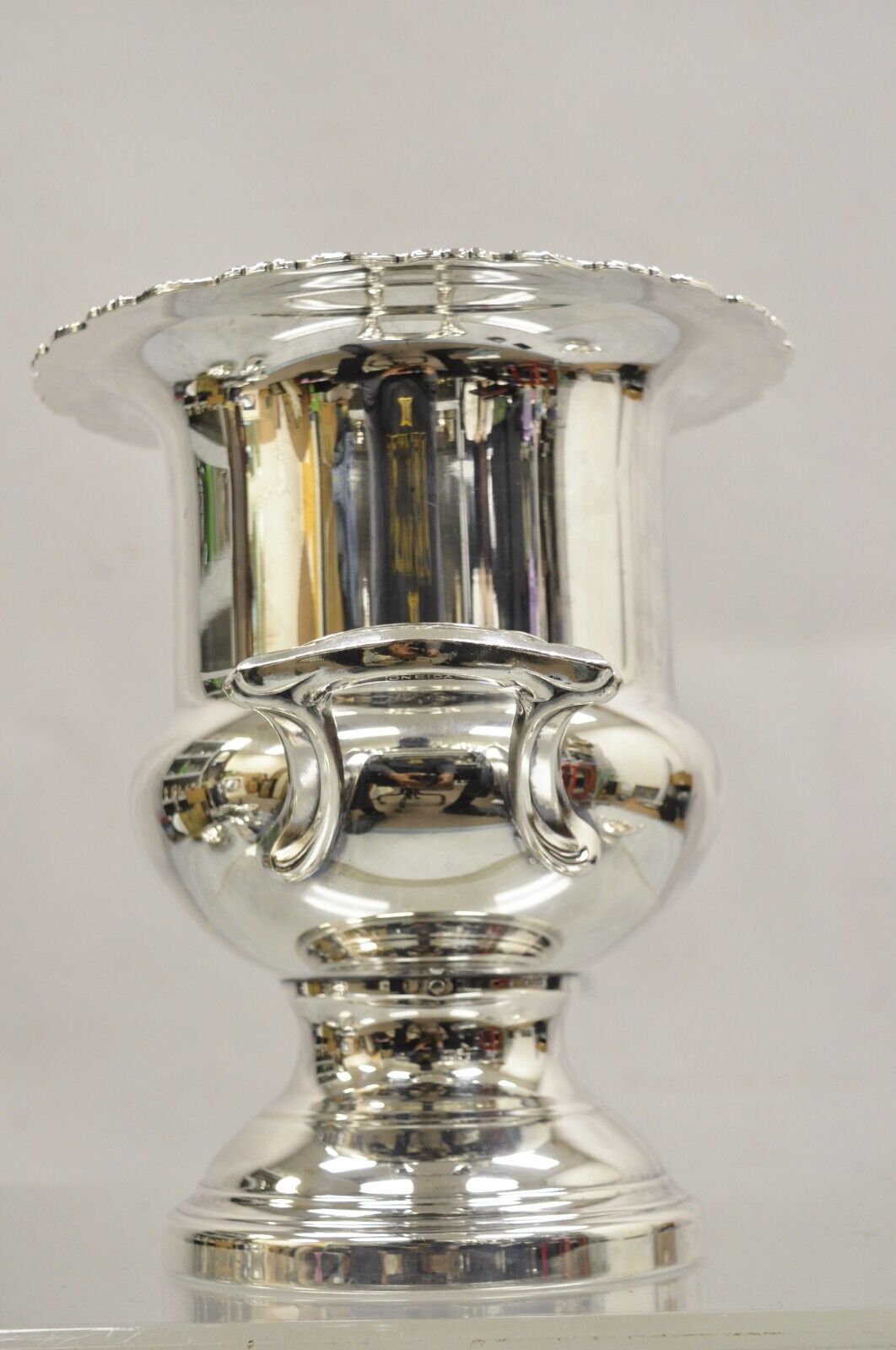 Vintage Oneida Silver Plated Twin Handle Trophy Cup Champagne Chiller Ice Bucket