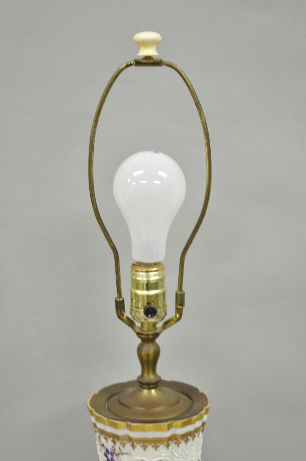 English Victorian Armorial Porcelain Hand Painted Chinese Export Table Lamp