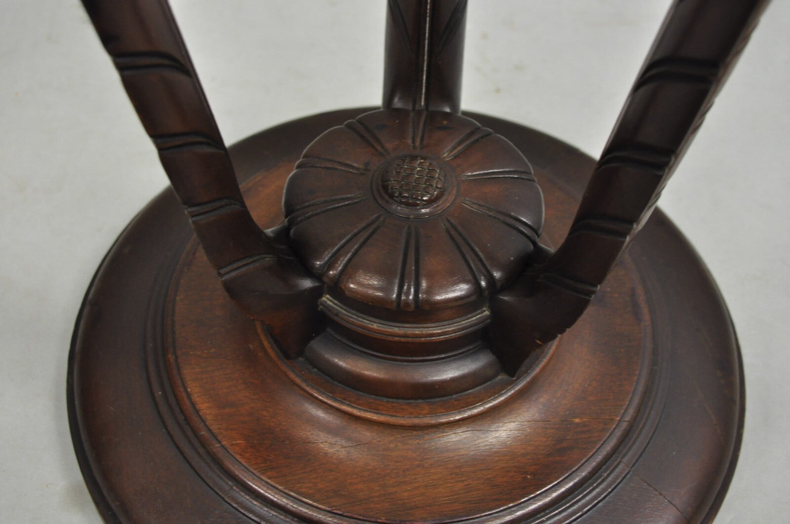 Vintage Grosfeld House Hollywood Regency Carved Mahogany Plume Round Side Table