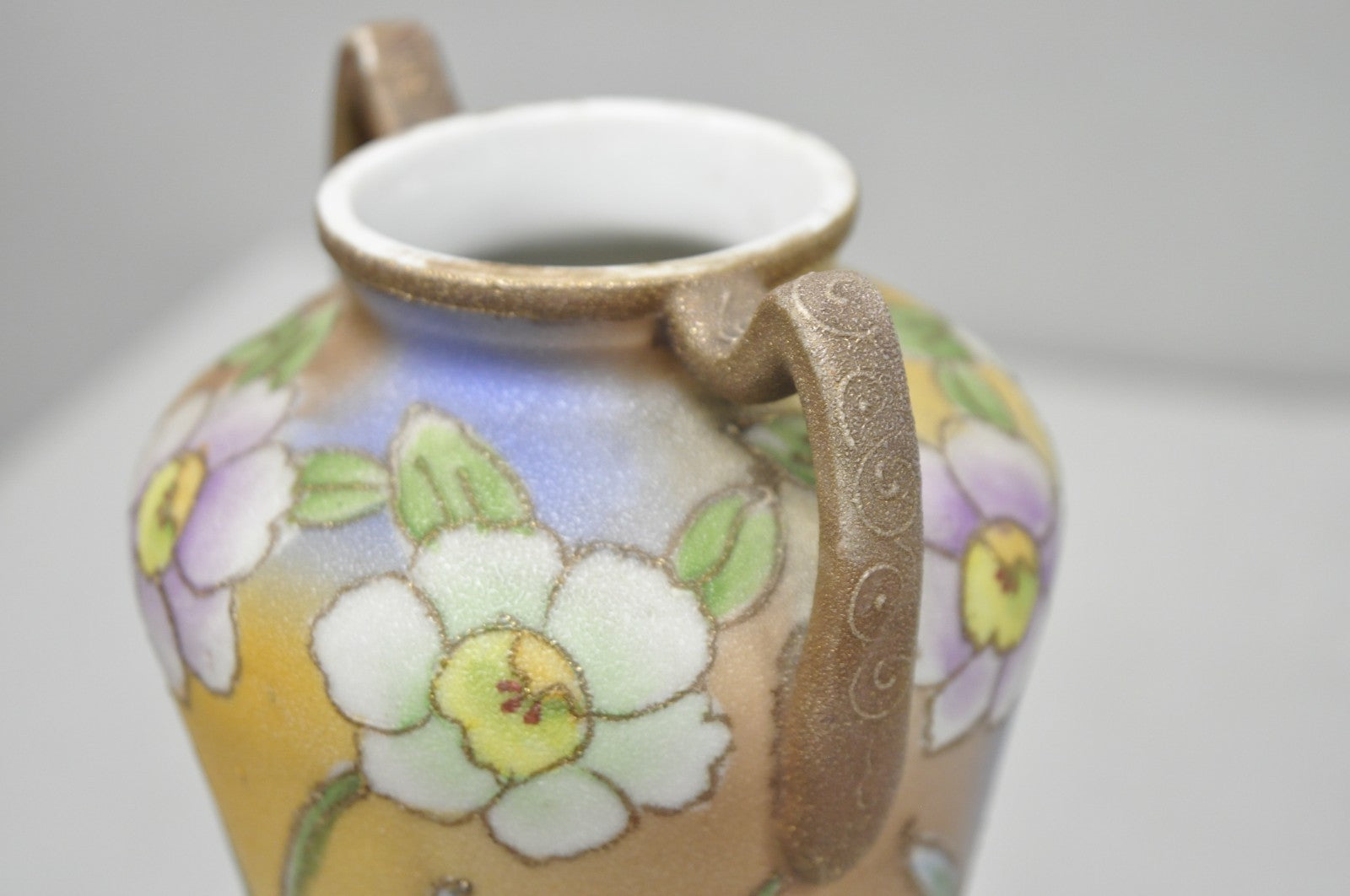 Nippon Coralene Decorated Royal Kinjo Japan Hand Painted Porcelain Handled Vase