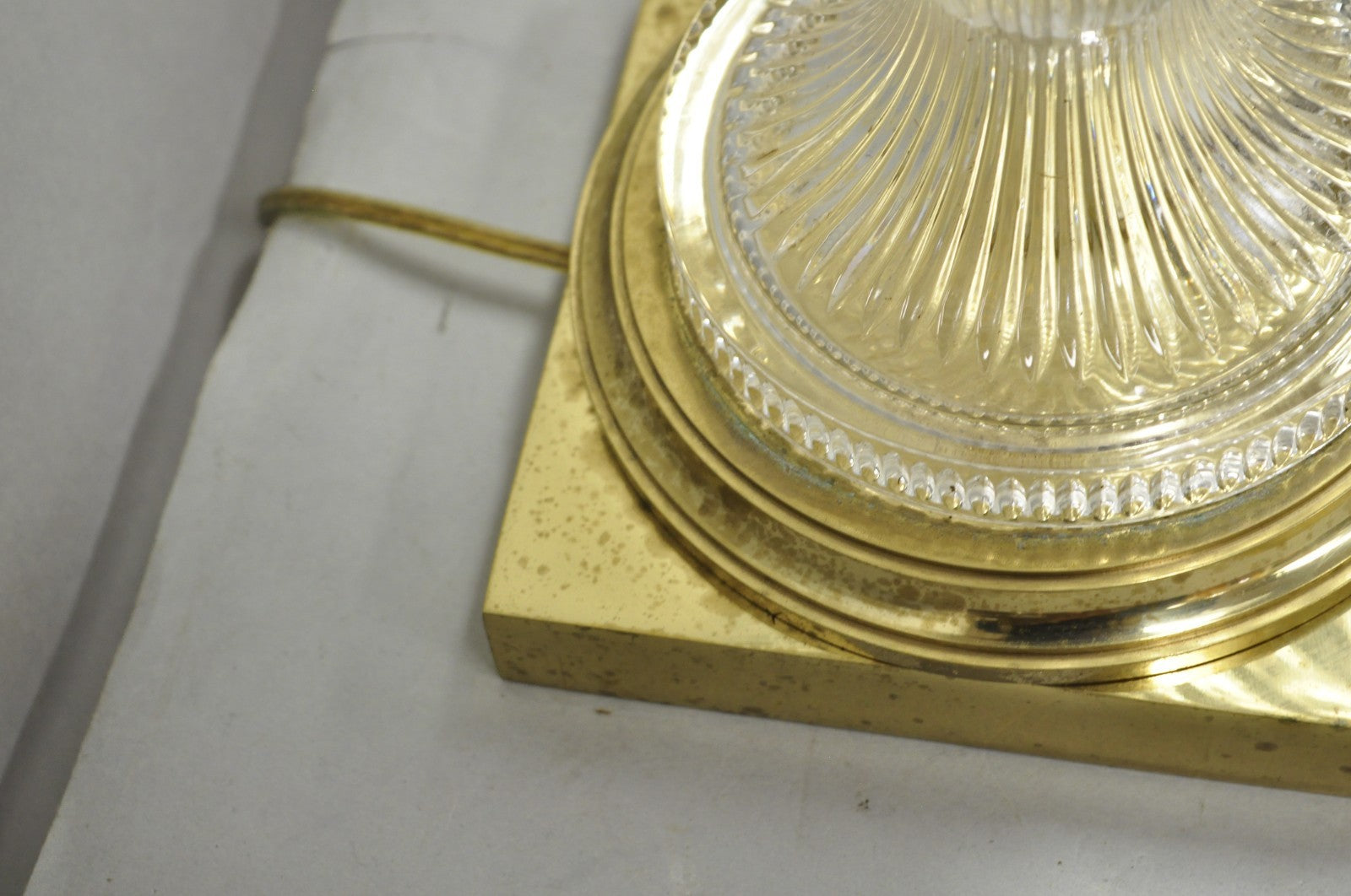 Vintage French Empire Neoclassical Faceted Crystal Glass Urn Brass Table Lamp