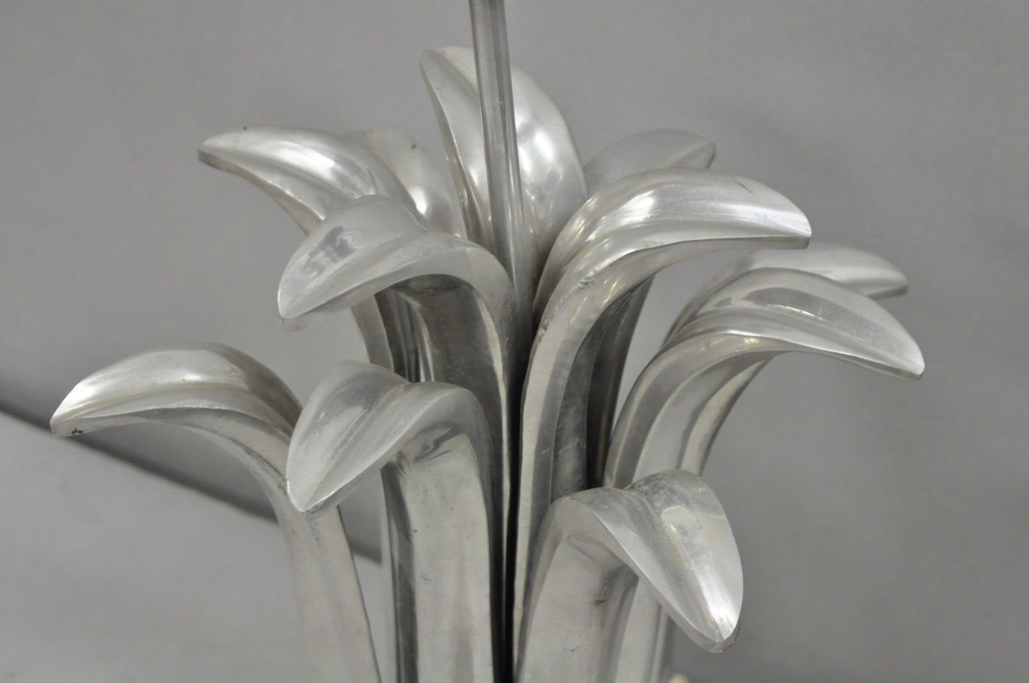 Vintage Mid Century Modern Cast Aluminum Palm Leaf Metal Sculptural Table Lamp