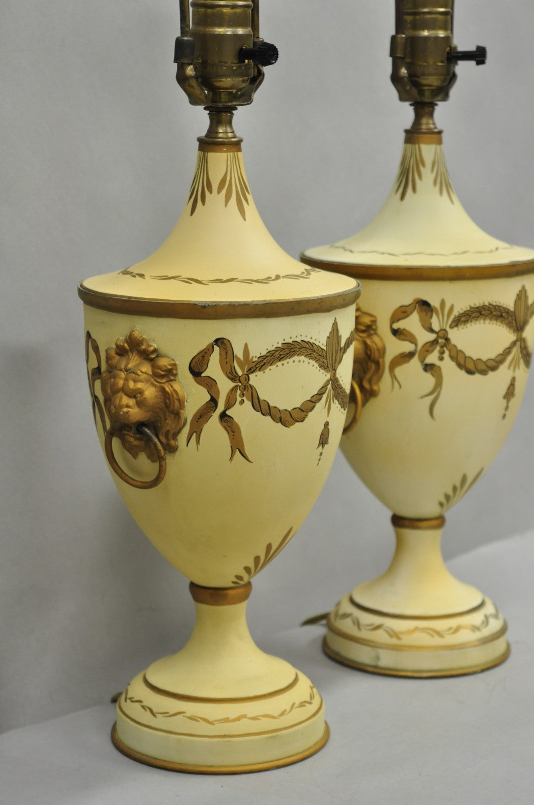 Vintage Italian Regency Tole Metal French Country Cream Gold Urn Table Lamp Pair