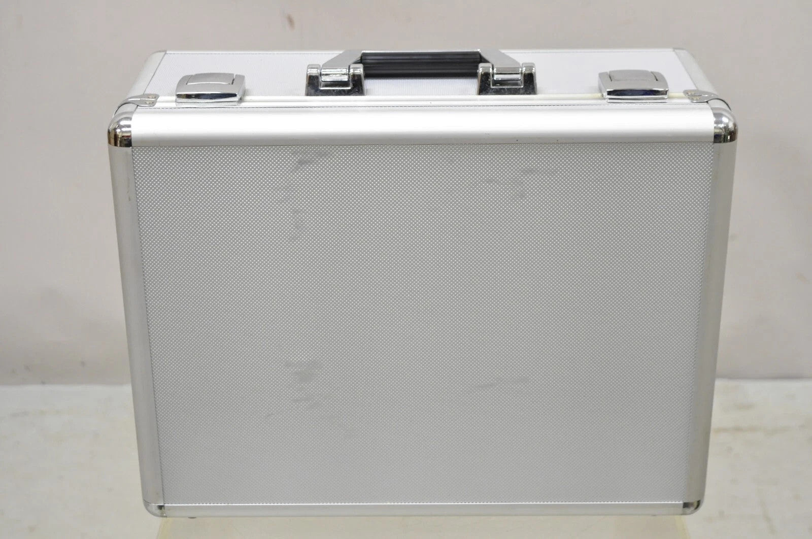 Modern Silver Aluminum Metal 17" Hard Case Storage Box Briefcase Carry On Bag