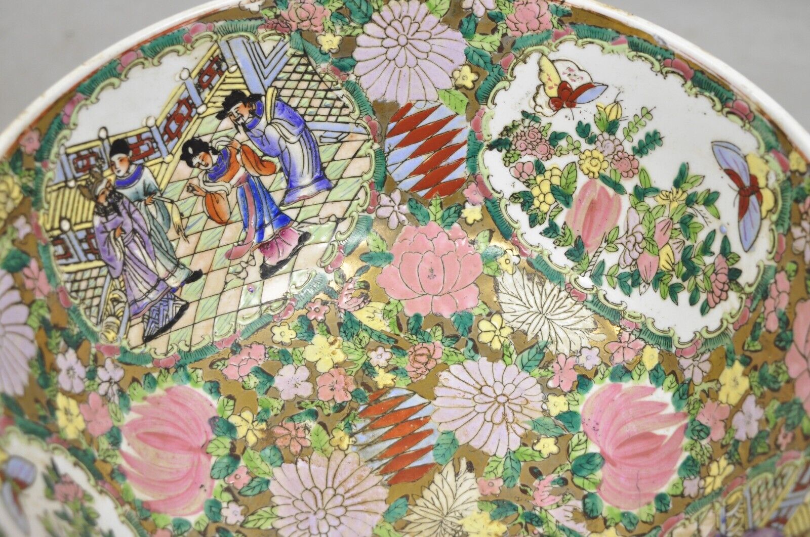 Vintage Rose Medallion Chinese Export Porcelain 12" Figural Painted Bowl