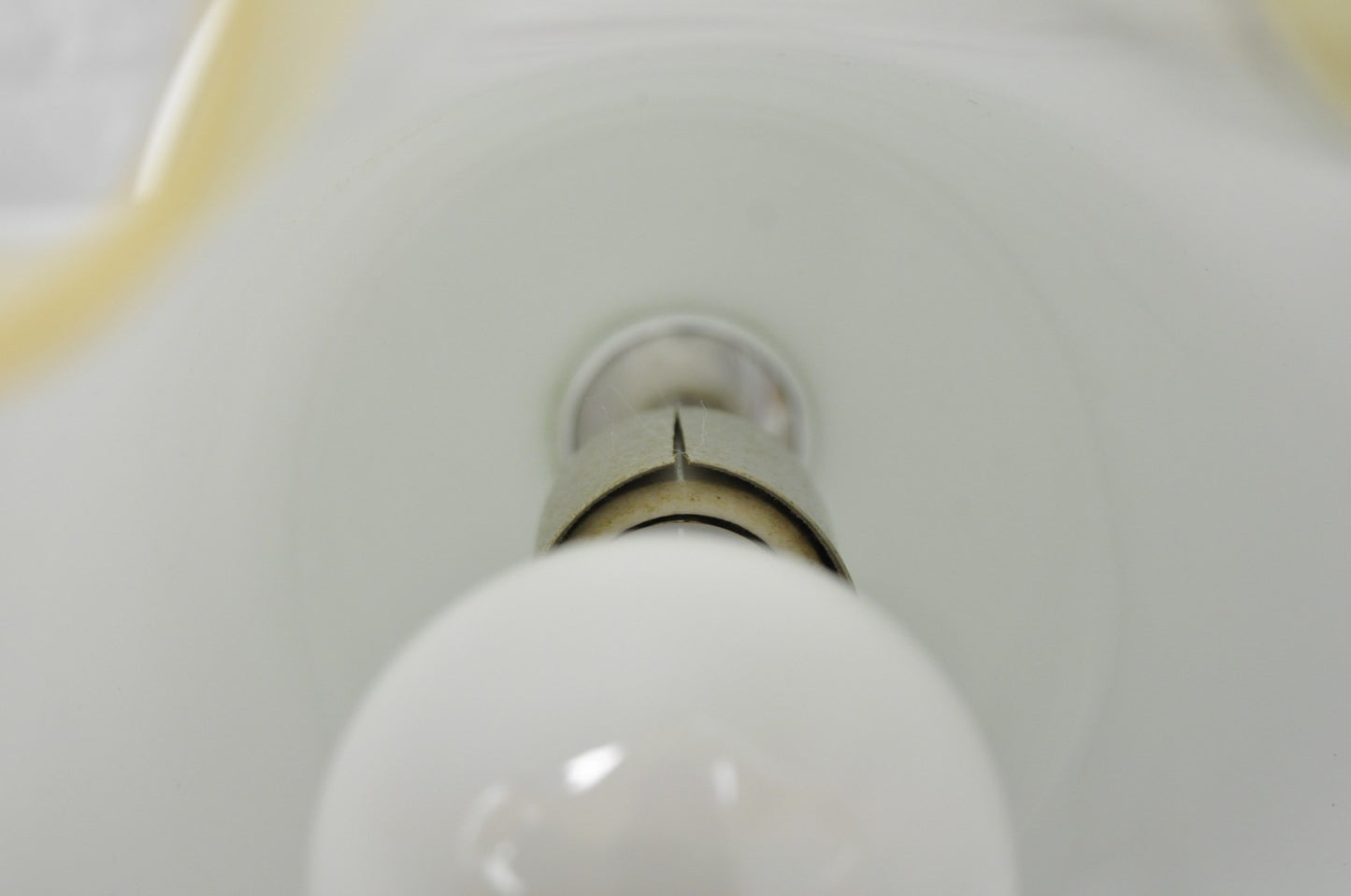 Vintage Italian Murano Mid Century Modern White Glass Handkerchief Table Lamp