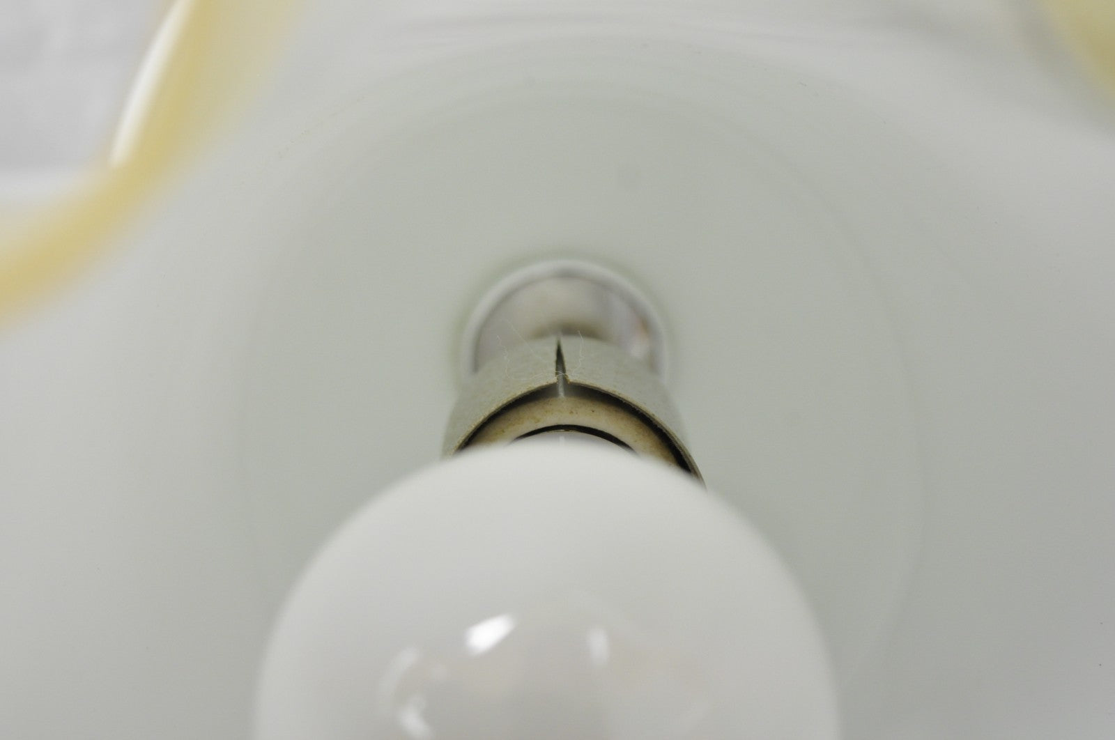 Vintage Italian Murano Mid Century Modern White Glass Handkerchief Table Lamp