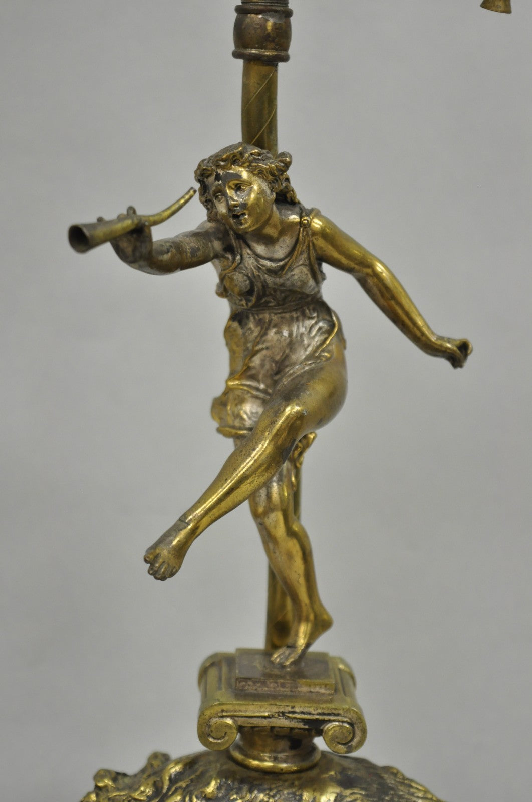 Antique French Renaissance Bronze Figural Game Hunting Lion Desk Table Lamp