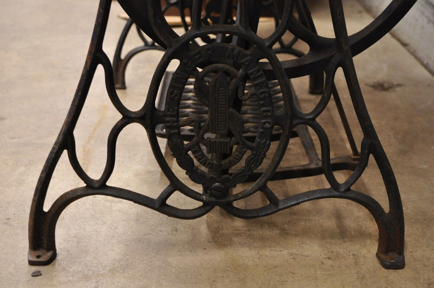 Cast Iron Singer Treadle Sewing Machine Base Console Table Oval Marble Top