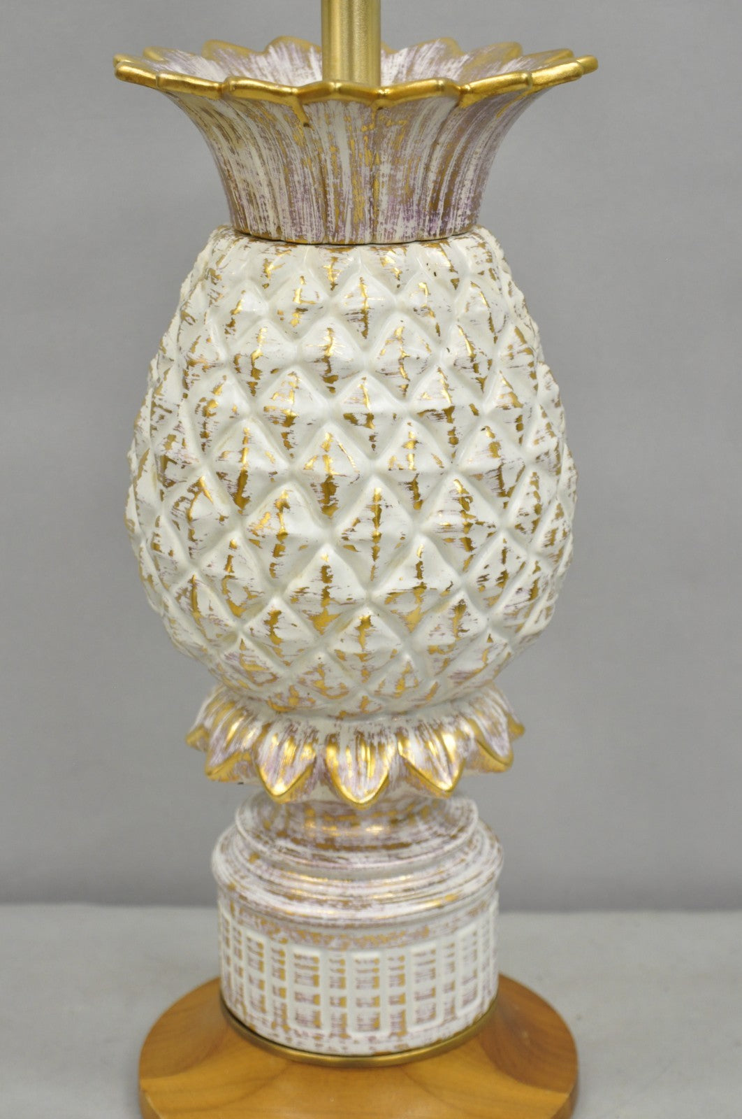 Vintage Italian Hollywood Regency White Porcelain Ceramic Pinneaple Table Lamp