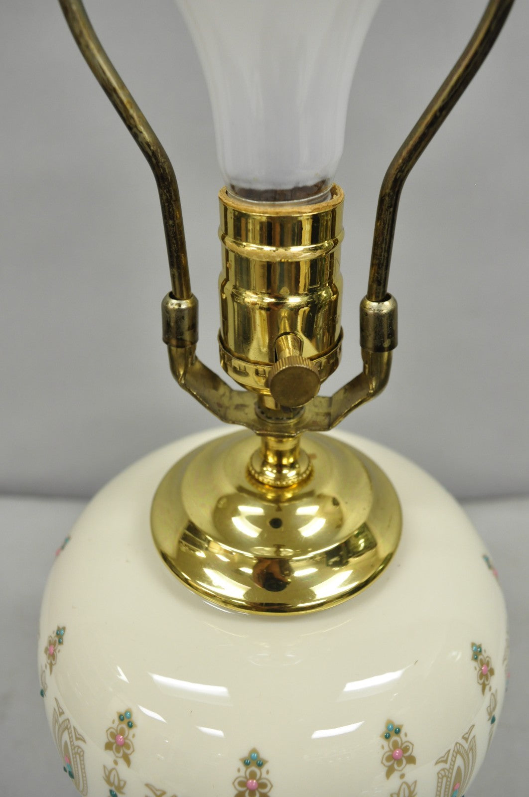Lenox USA Vintage Porcelain and Brass Cream Jardinierie Decorated Table Lamp