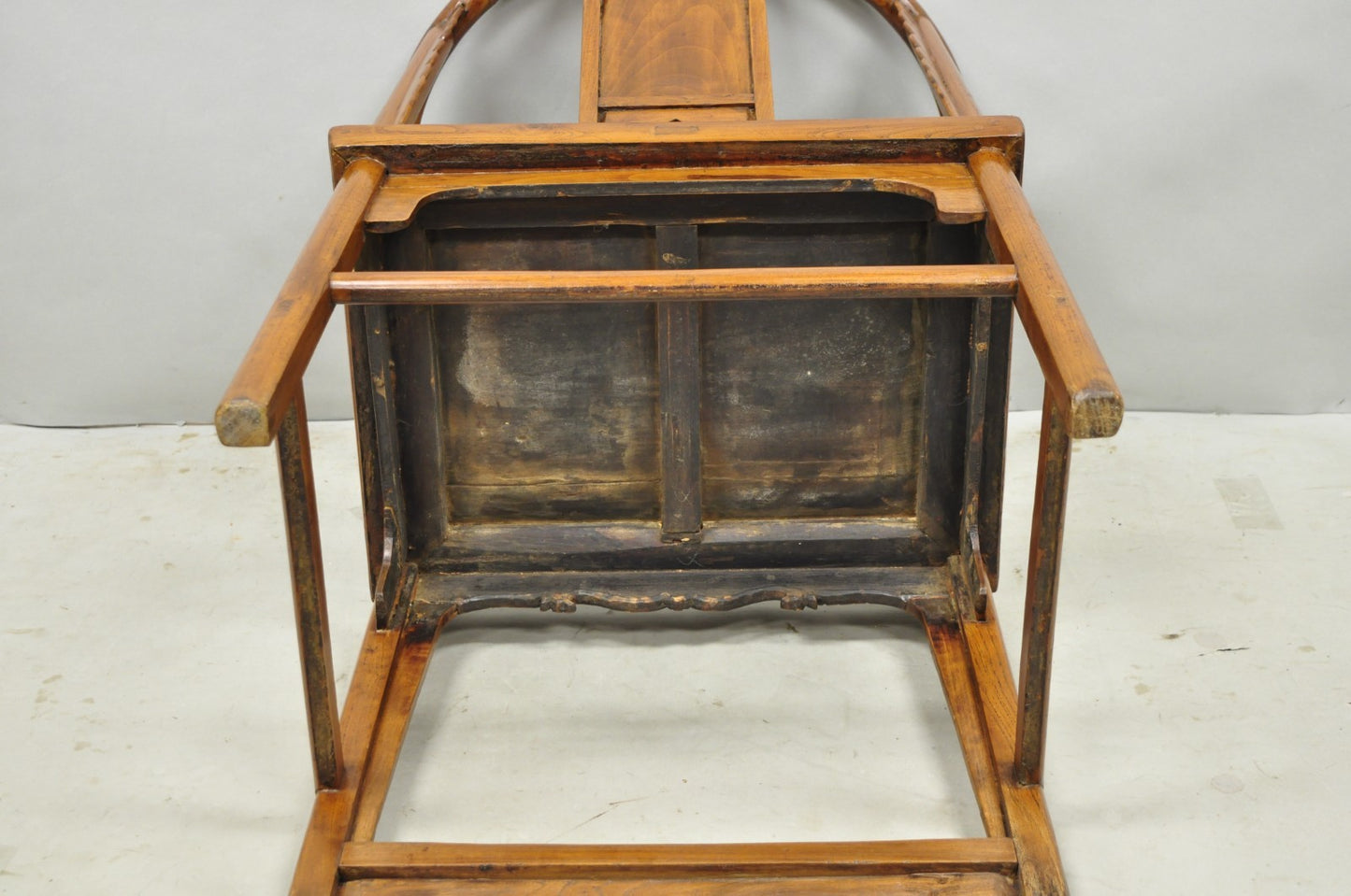 Antique Chinese Elm Hardwood Horseshoe Oriental Huanghuali Lounge Arm Chair