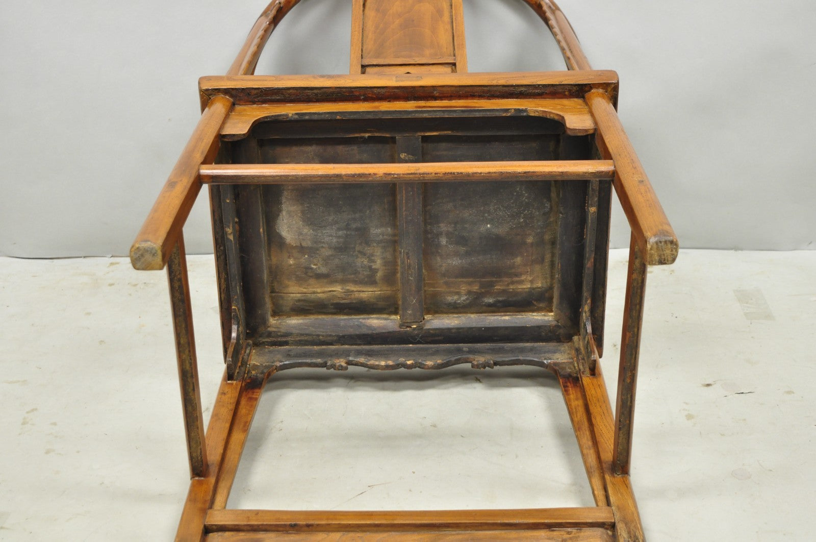 Antique Chinese Elm Hardwood Horseshoe Oriental Huanghuali Lounge Arm Chair
