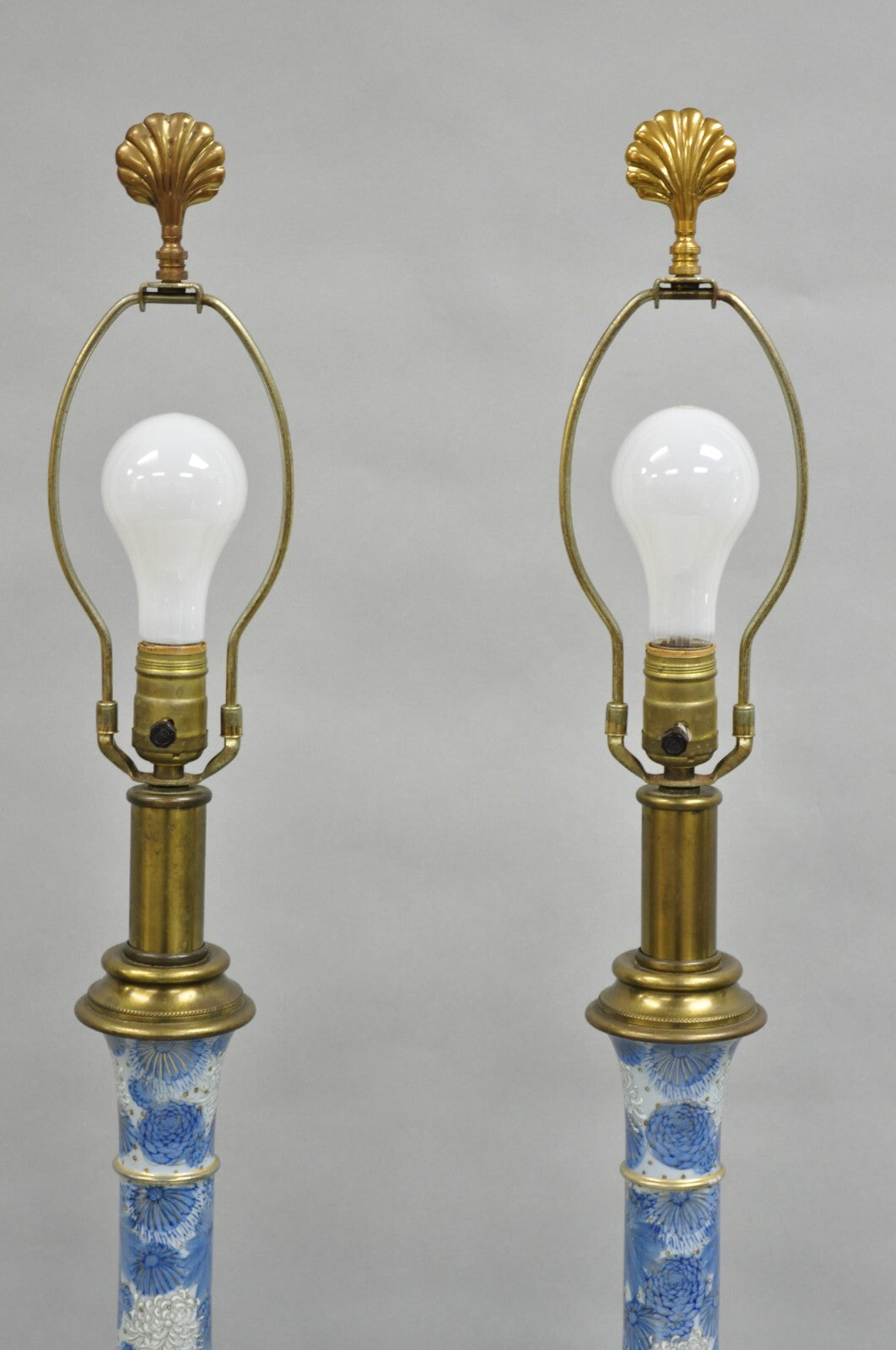 Vintage Paul Hanson Chinoiserie Blue Poreclain Flower Oriental Table Lamp Pair