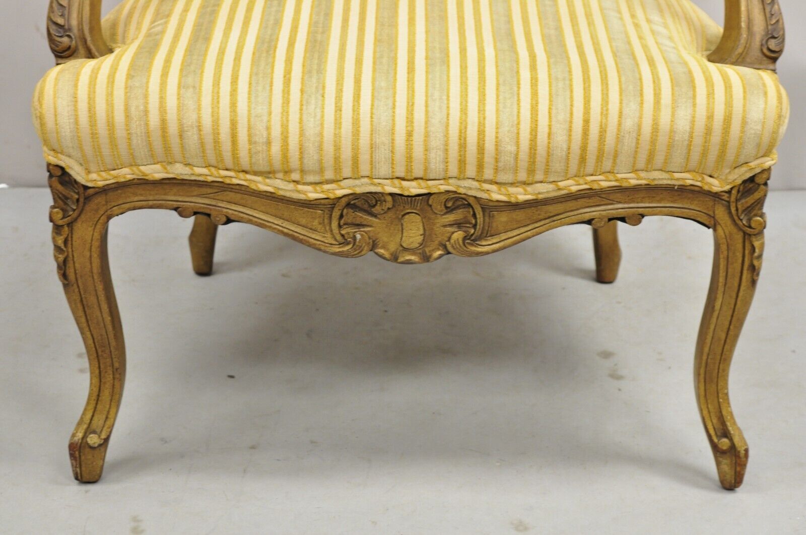 Vintage French Louis XV Style Carved Walnut Fauteuil Parlor Lounge Arm Chair