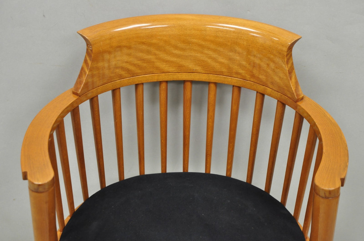 Vintage Postmodern Maple Wood Spindle Barrel Back Tapered Leg Lounge Arm Chair