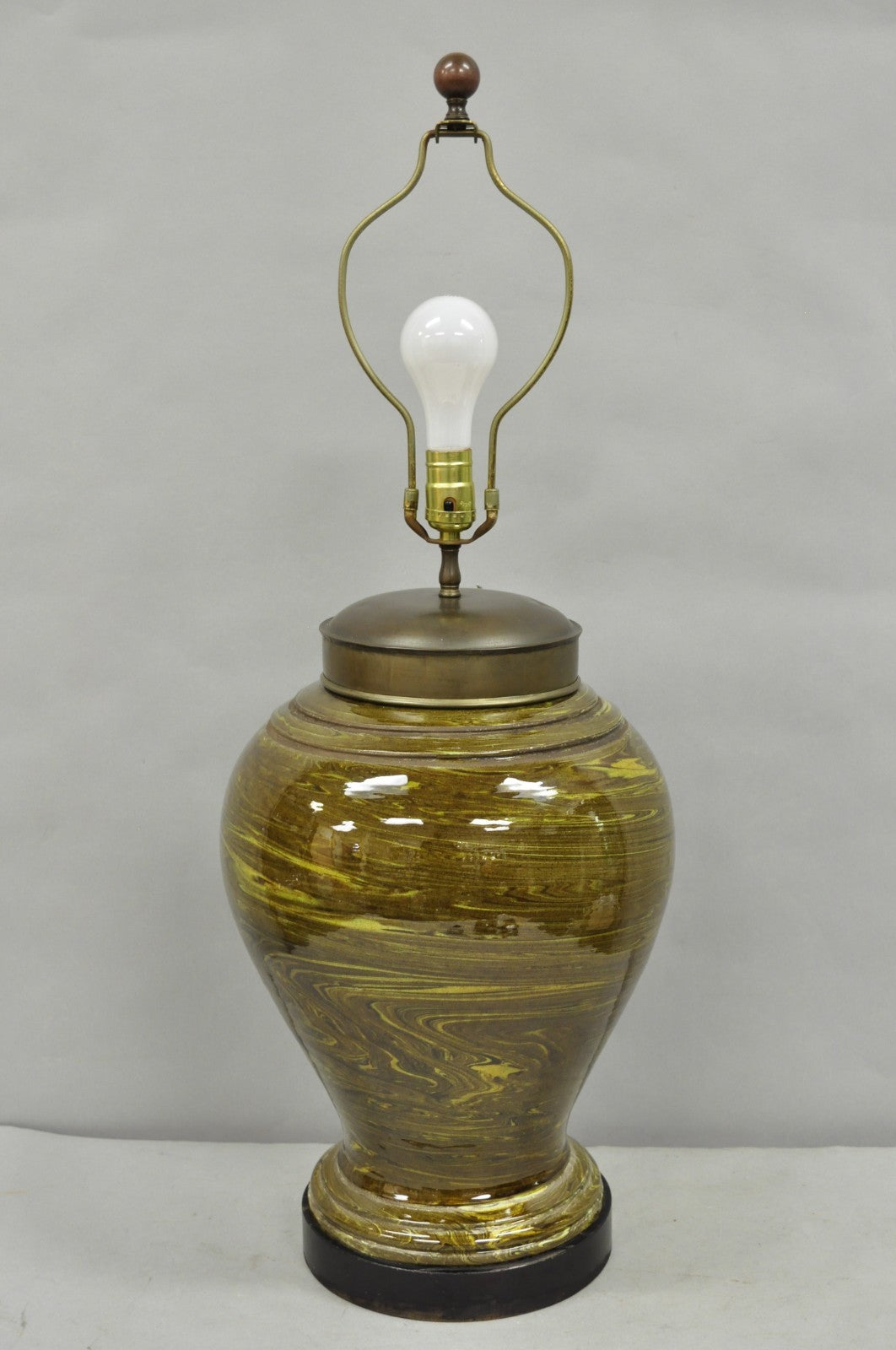 Vintage Mid Century Modern Green Swirl Glazed Ceramic Jardiniere Table Lamp