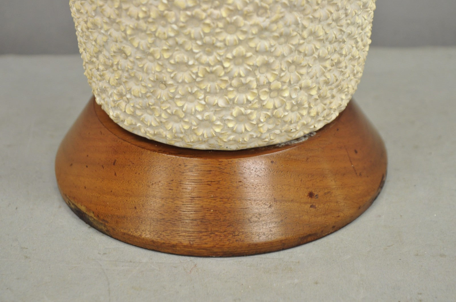 Vintage Mid Century Danish Modern FAIP Plaster Ceramic Daisy Flower Table Lamp