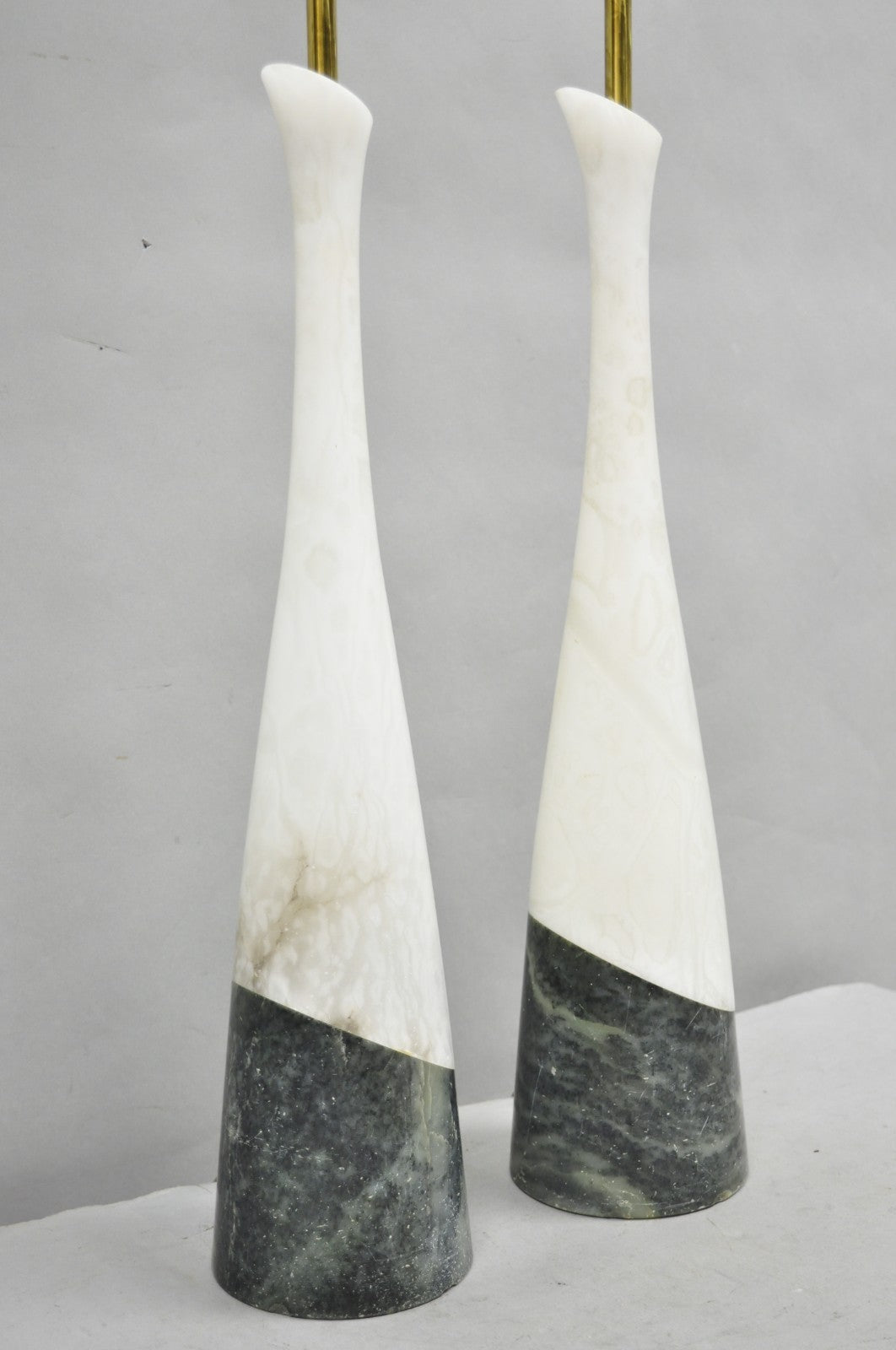 Vintage Italian Mid Century Modern 2 Tone Alabaster Green White Table Lamp Pair