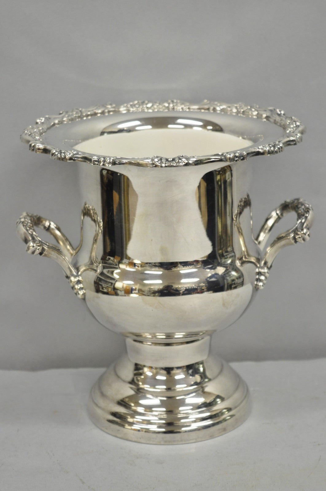 Vintage Oneida Silver Plated Trophy Cup Urn Champagne Wine Chiller Ice Bucket