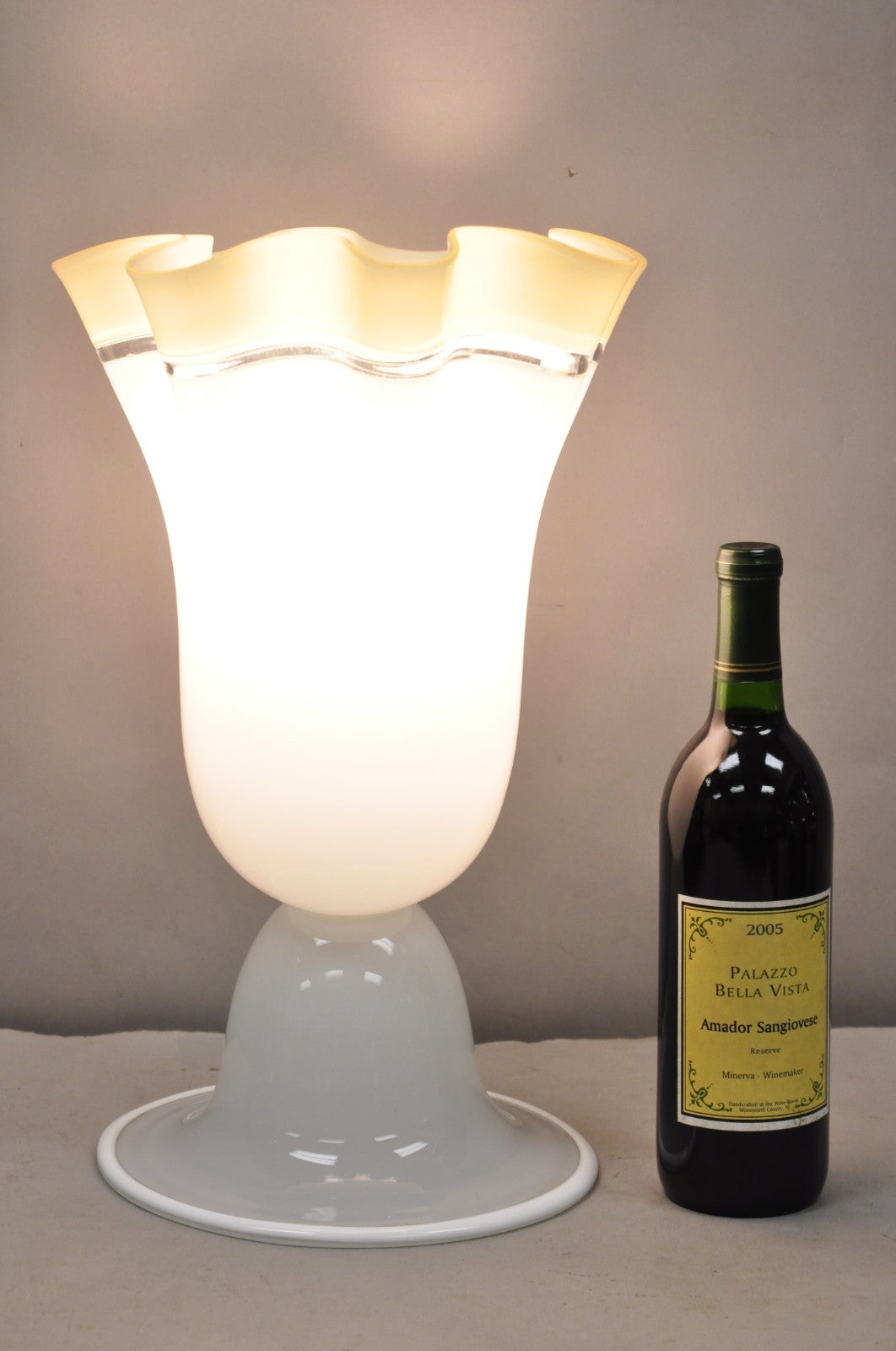 Vintage Italian Murano Mid Century Modern White Glass Handkerchief Table Lamp