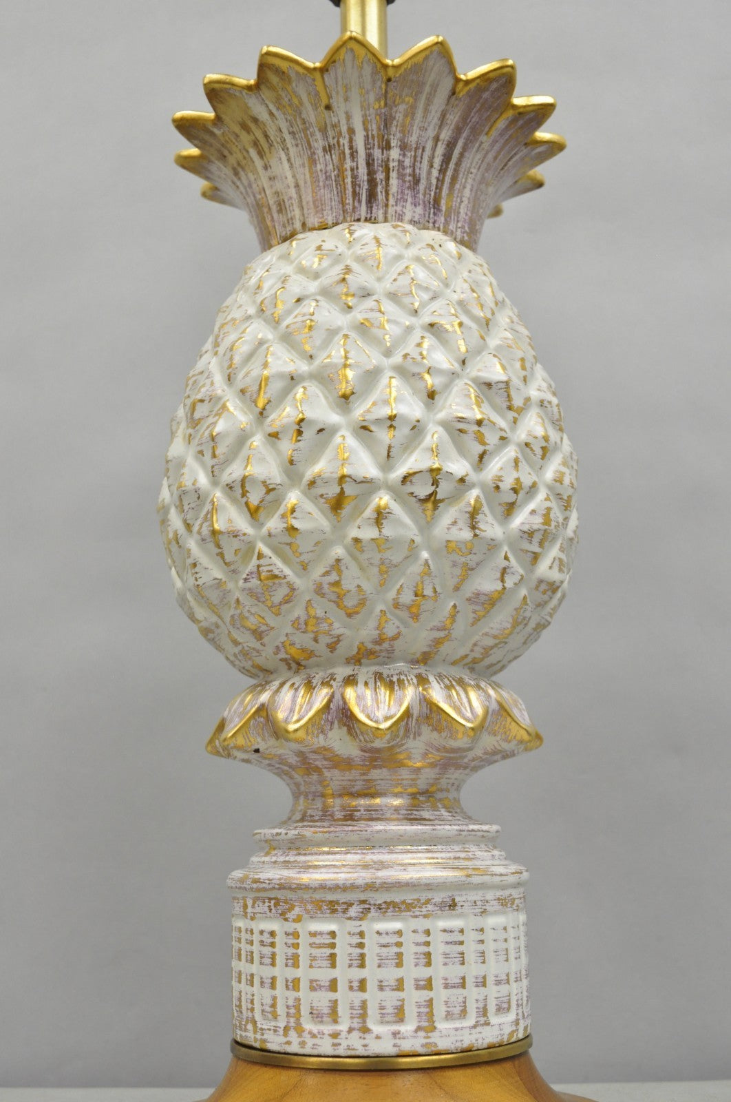 Vintage Italian Hollywood Regency White Porcelain Ceramic Pinneaple Table Lamp