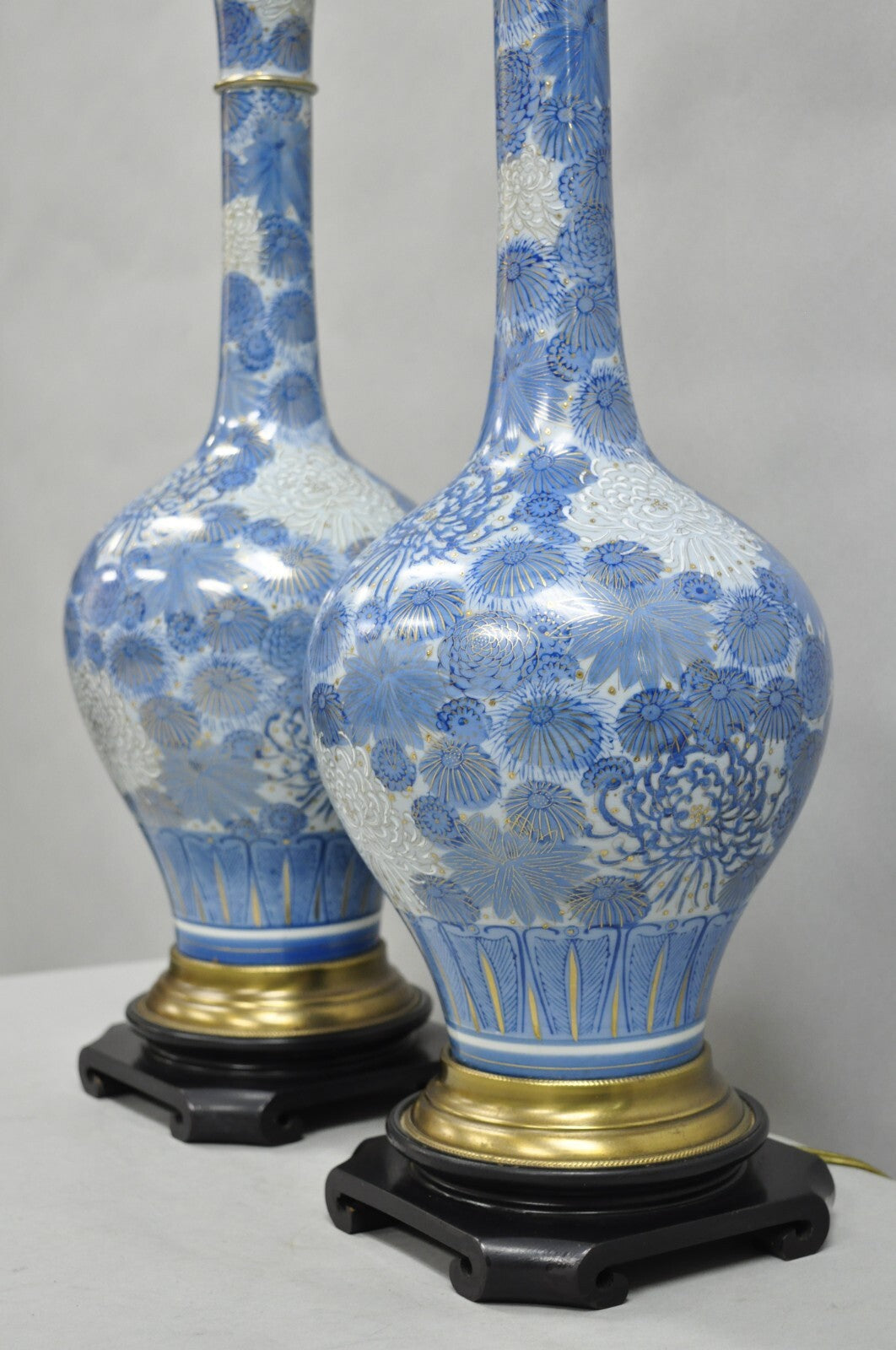 Vintage Paul Hanson Chinoiserie Blue Poreclain Flower Oriental Table Lamp Pair