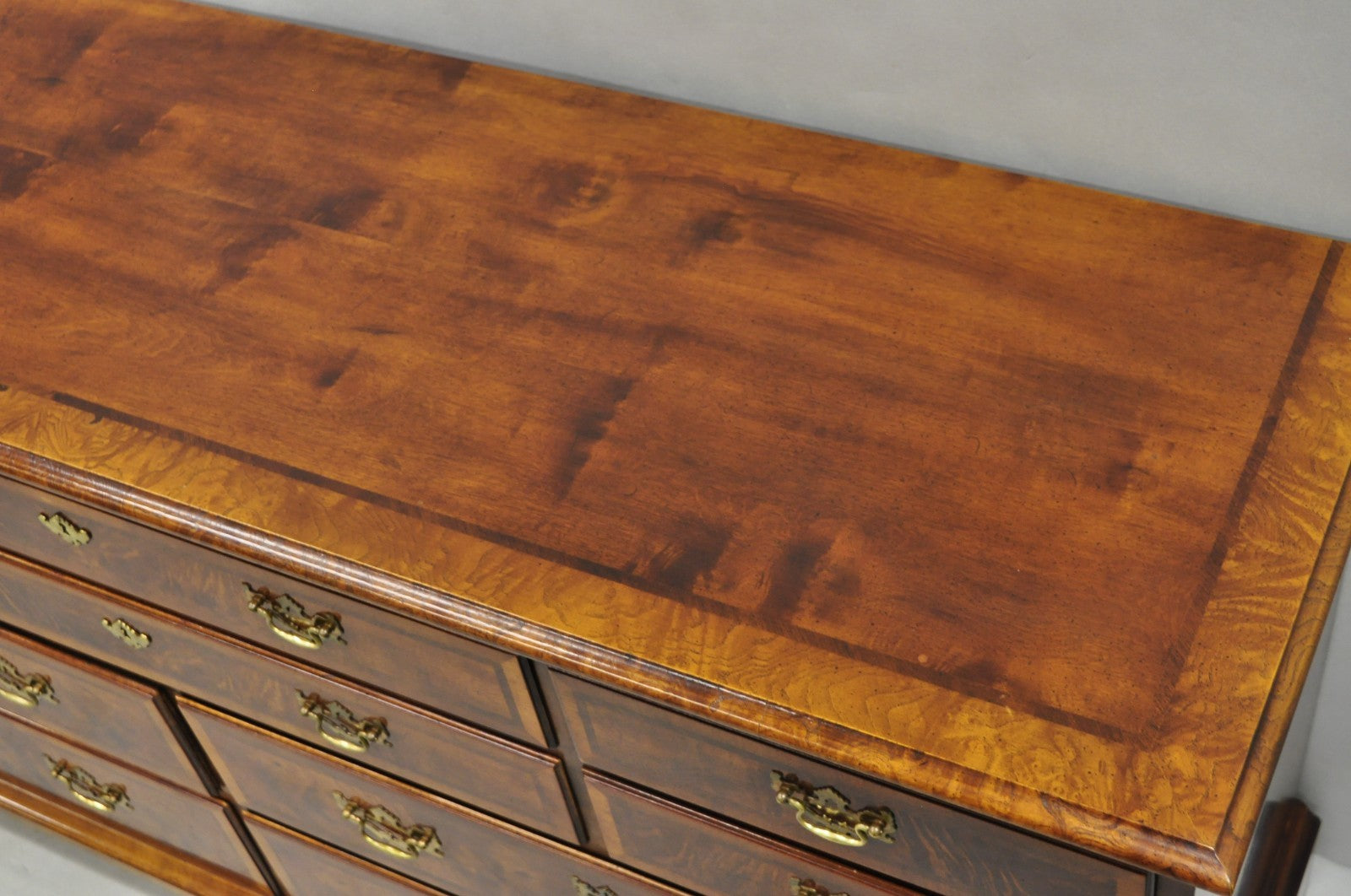 Henredon Aston Court Burl Wood Georgian Style Mahogany Long Dresser Credenza