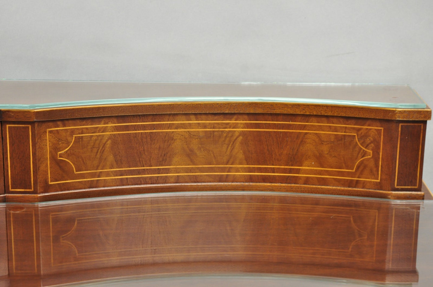 Vintage Hepplewhite Sheraton Mahogany Serpentine Buffet Sideboard attr. Baker