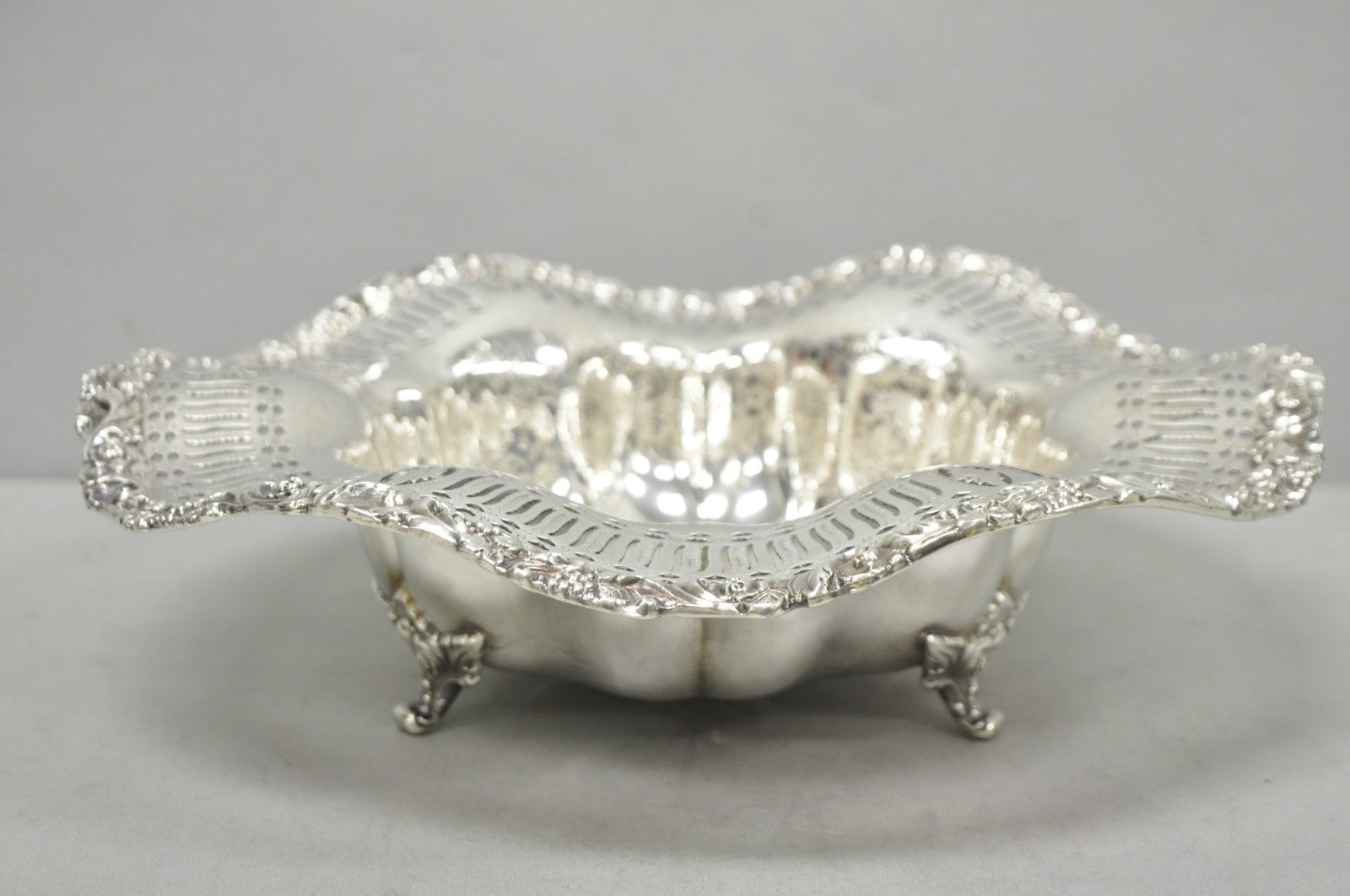 Webster Wilcox 3236C International Silver Plated Scalloped Centerpiece Bowl