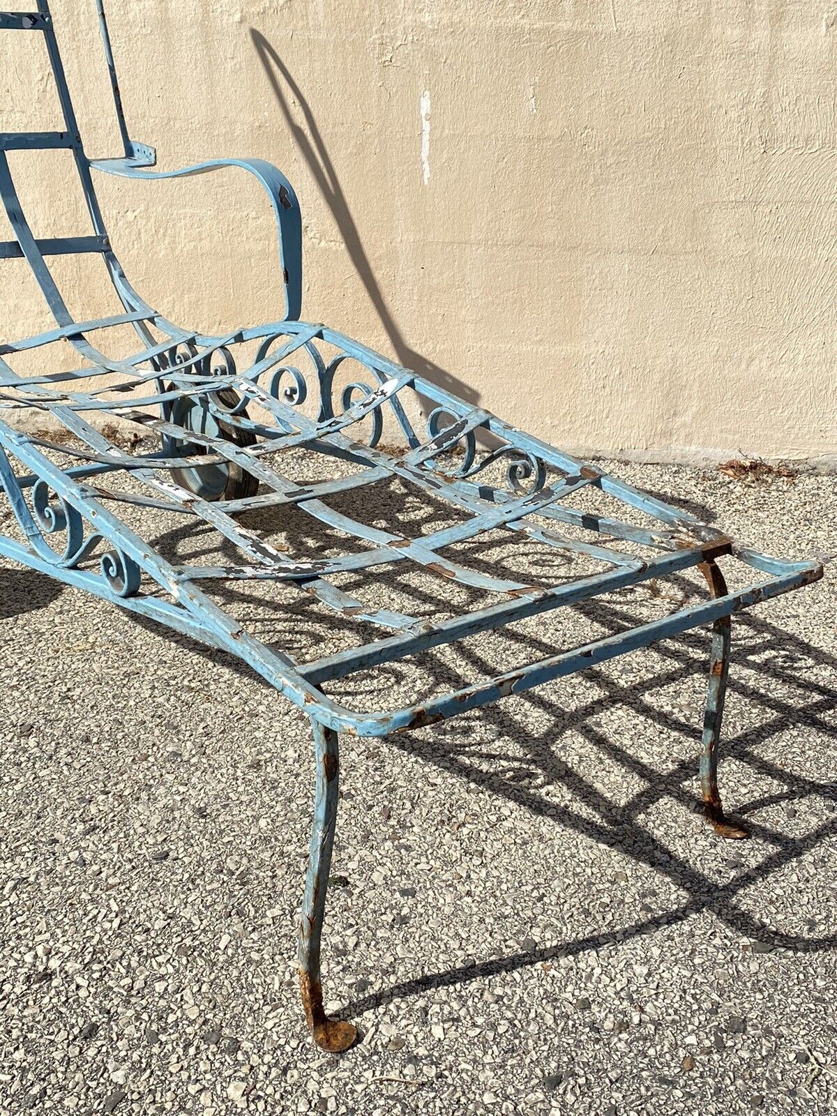Vintage Salterini Art Nouveau Scrolling Wrought Iron Garden Patio Chaise Lounge